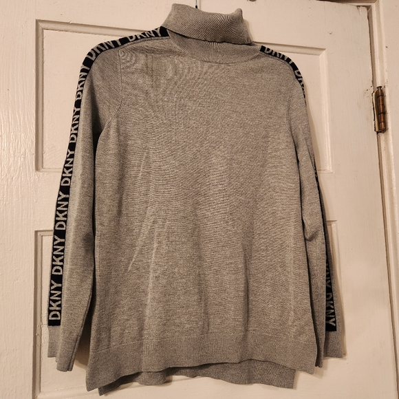 DKNY Heathered Gray Turtleneck Sweater, Monogram Detail In Black, Sz Medium EUC - Picture 1 of 9